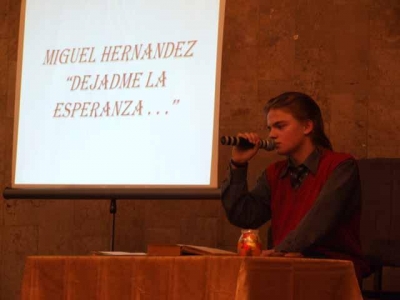 Representación de tres obras musicales y dos representaciones teatrales sobre Miguel Hernández en Mo